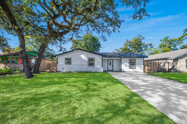 10507 Royal Oaks Drive, Houston, TX 77016