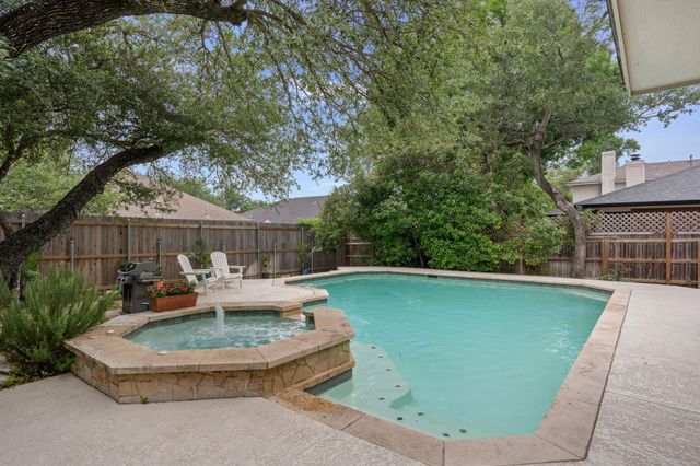 8125 Luling LN, Austin, TX 78729