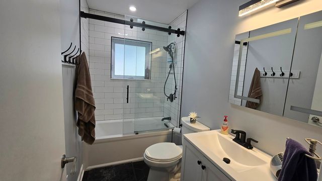 7039 N Ottawa Avenue, Chicago, IL 60631