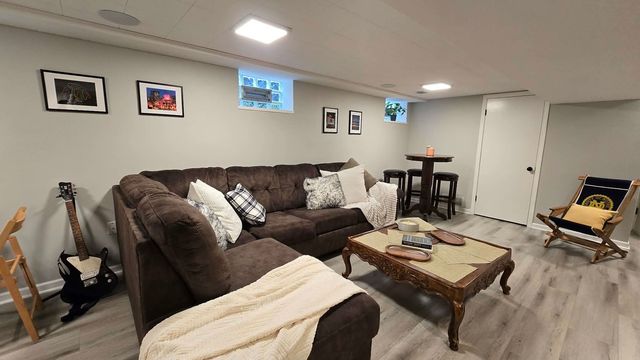 7039 N Ottawa Avenue, Chicago, IL 60631