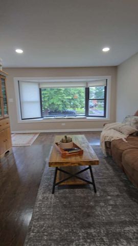 7039 N Ottawa Avenue, Chicago, IL 60631