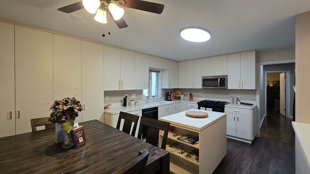 7039 N Ottawa Avenue, Chicago, IL 60631