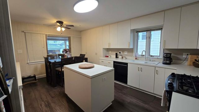 7039 N Ottawa Avenue, Chicago, IL 60631