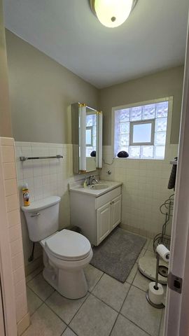7039 N Ottawa Avenue, Chicago, IL 60631