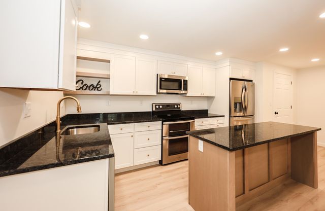 50 GREAT HILL Road, Newmarket, NH 03857