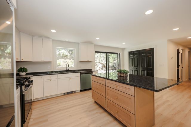 50 GREAT HILL Road, Newmarket, NH 03857