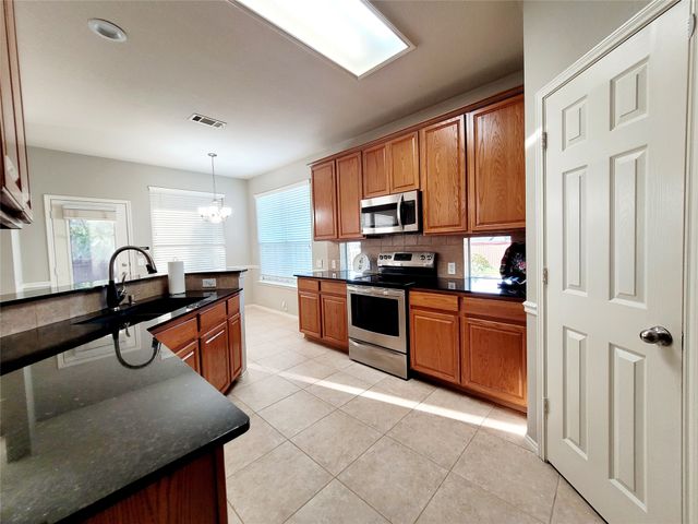 2752 Stallion Drive, Little Elm, TX 75068