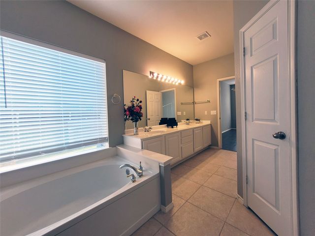 2752 Stallion Drive, Little Elm, TX 75068