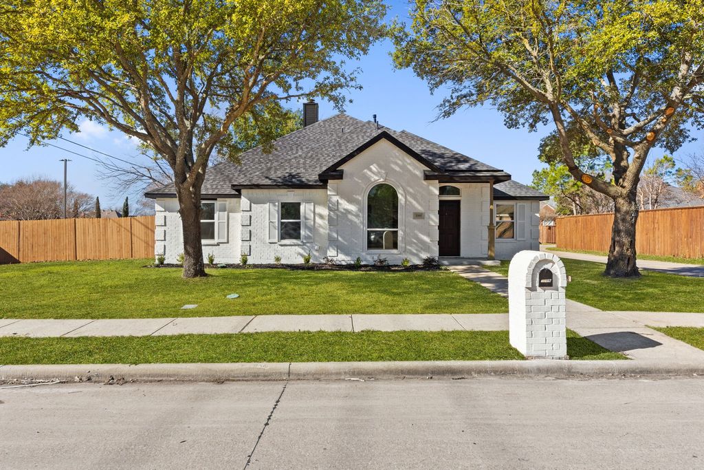 3305 Bridgewater Drive, Rowlett, TX 75088