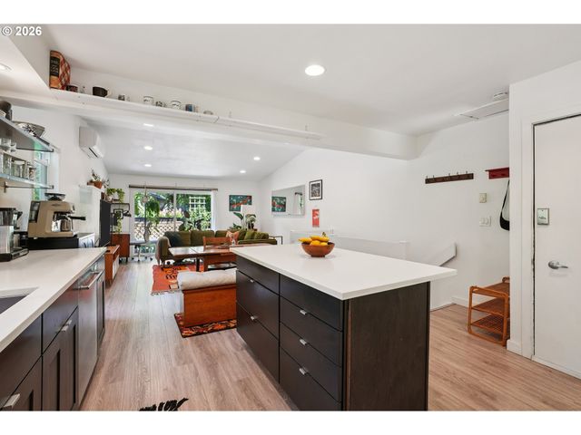 4594 Sw CALDEW St A, Portland, OR 97219