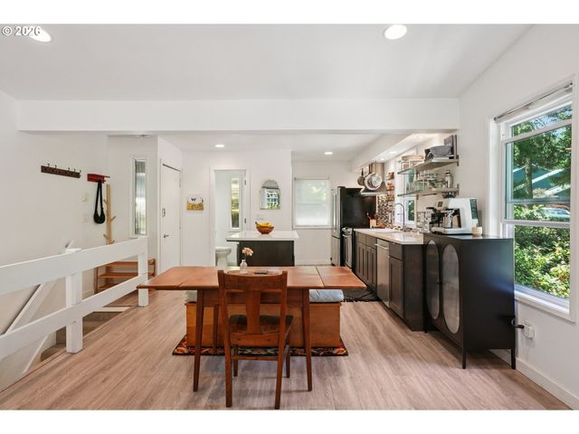 4594 Sw CALDEW St A, Portland, OR 97219