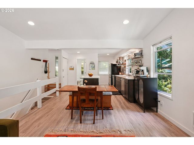 4594 Sw CALDEW St A, Portland, OR 97219