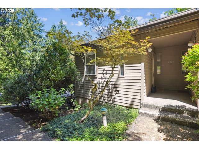 4594 Sw CALDEW St A, Portland, OR 97219