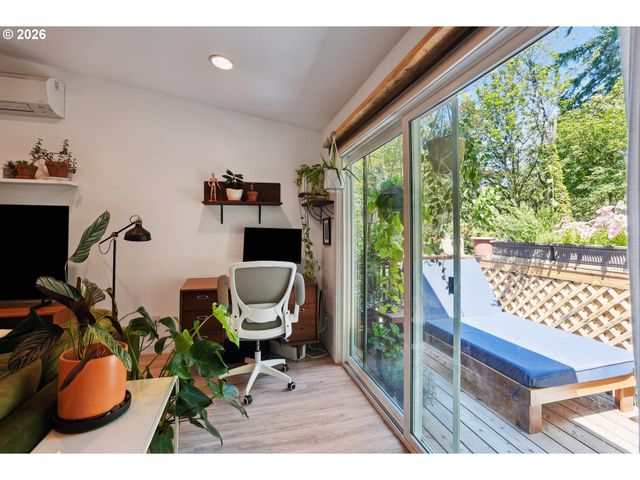 4594 Sw CALDEW St A, Portland, OR 97219