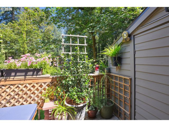 4594 Sw CALDEW St A, Portland, OR 97219