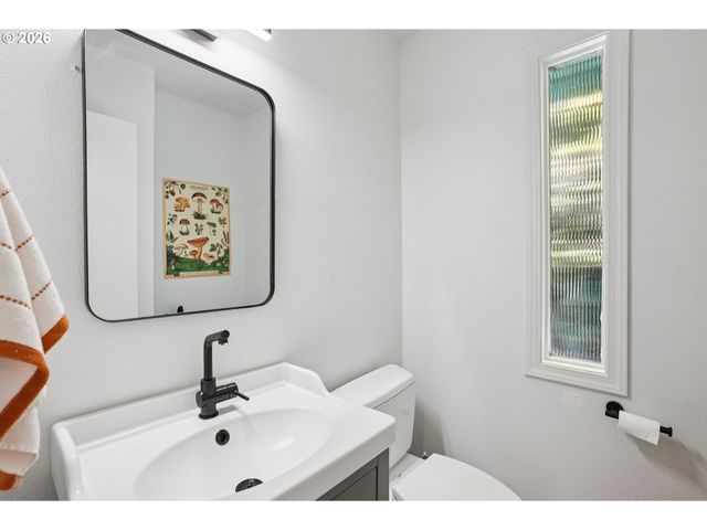 4594 Sw CALDEW St A, Portland, OR 97219