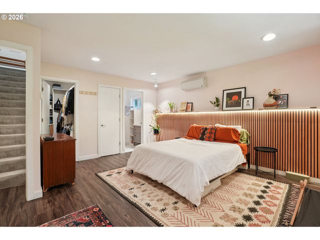 4594 Sw CALDEW St A, Portland, OR 97219