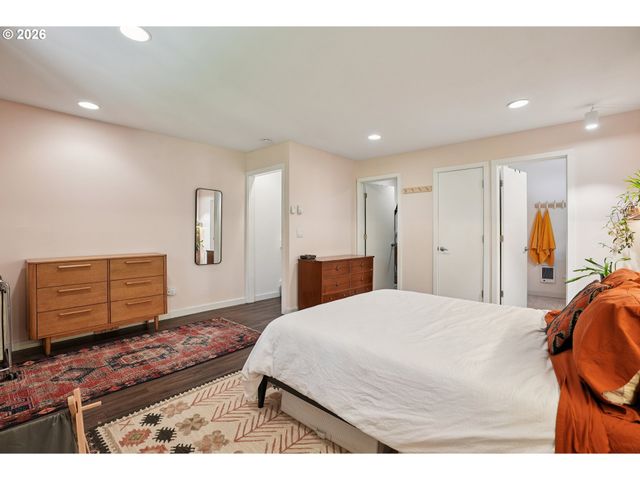 4594 Sw CALDEW St A, Portland, OR 97219