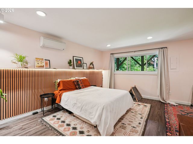 4594 Sw CALDEW St A, Portland, OR 97219