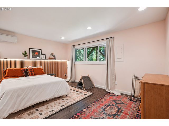 4594 Sw CALDEW St A, Portland, OR 97219