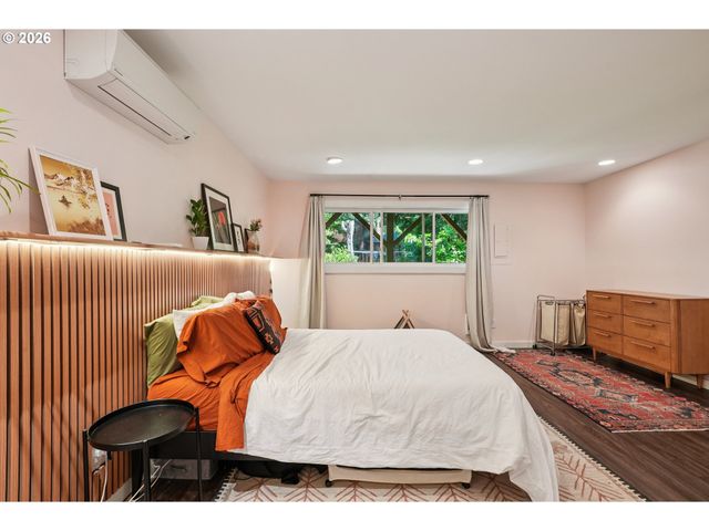 4594 Sw CALDEW St A, Portland, OR 97219