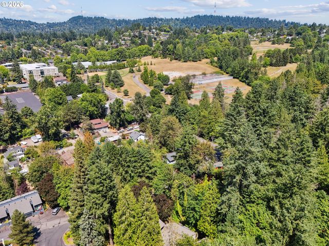 4594 Sw CALDEW St A, Portland, OR 97219