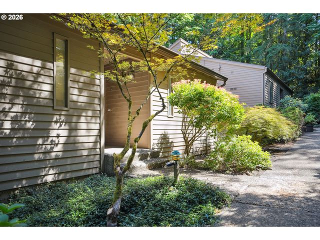 4594 Sw CALDEW St A, Portland, OR 97219