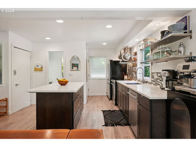 4594 Sw CALDEW St A, Portland, OR 97219