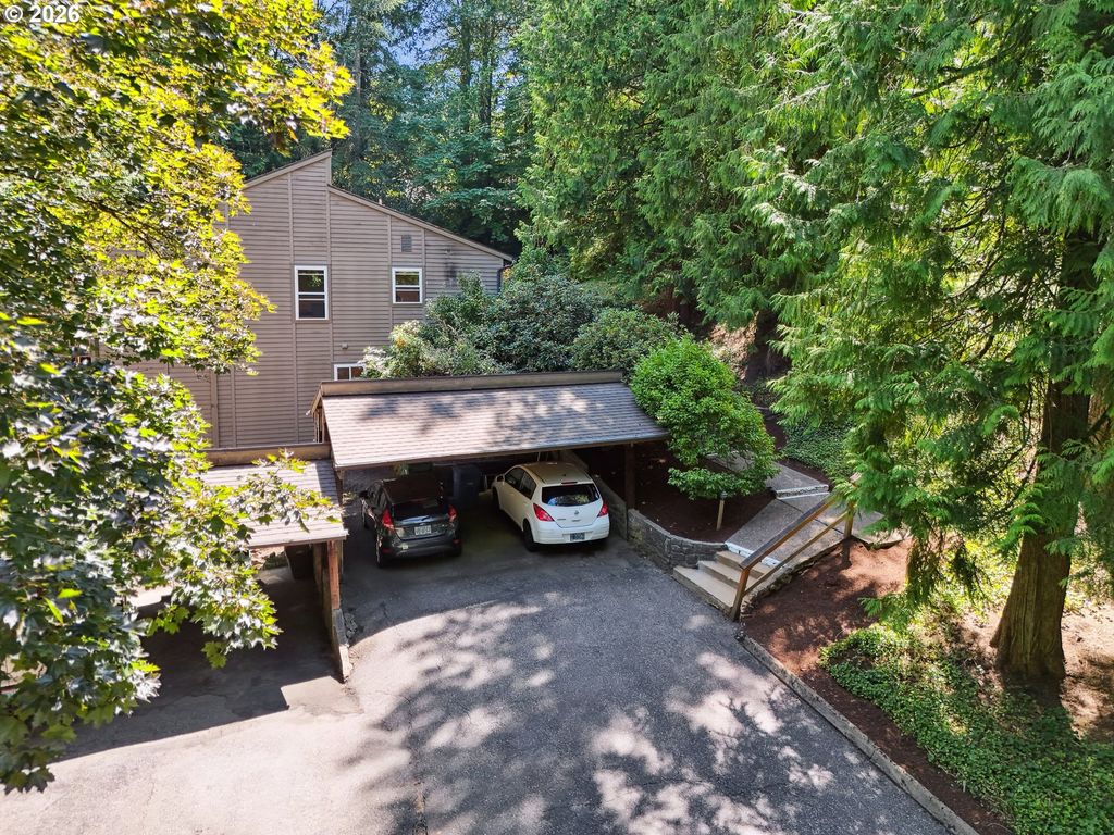 4594 Sw CALDEW St A, Portland, OR 97219