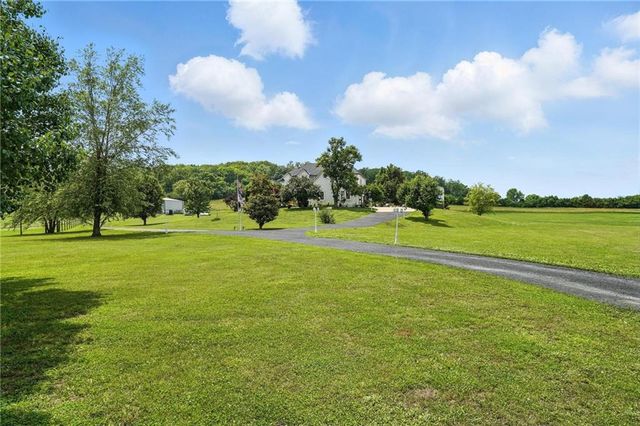 414 S Borgman Road, Buckner, MO 64016