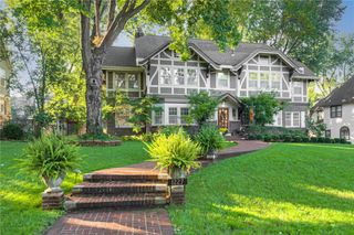 1227 Huntington Road, Kansas City, MO 64113