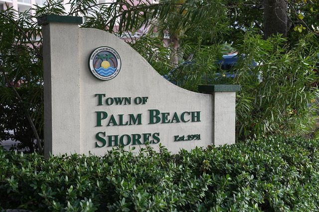 182 Lake Drive 5202, Palm Beach Shores, FL 33404