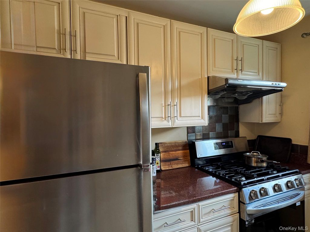 150-66 Jewel Avenue 79B, Flushing, NY 11367 — photo 5