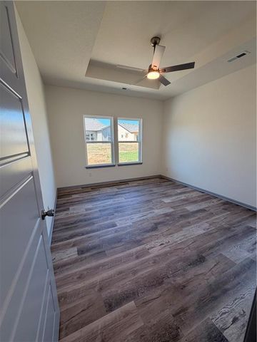 1313 NE Redwood Court, Oak Grove, MO 64075