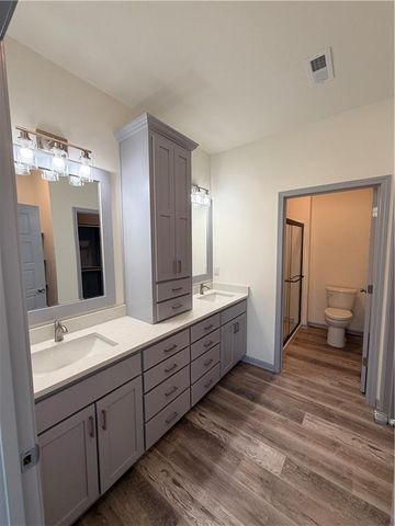 1313 NE Redwood Court, Oak Grove, MO 64075