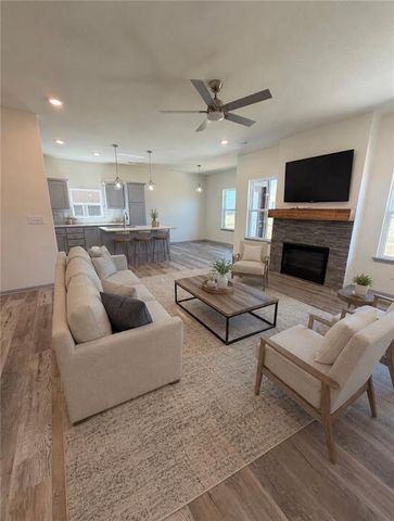 1313 NE Redwood Court, Oak Grove, MO 64075