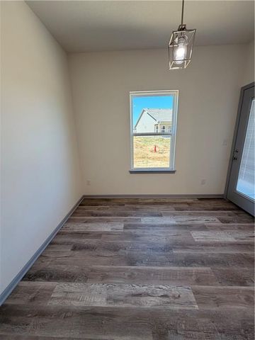 1313 NE Redwood Court, Oak Grove, MO 64075