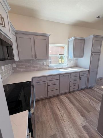 1313 NE Redwood Court, Oak Grove, MO 64075