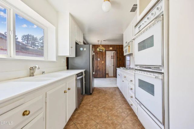 9424 Crystal View Drive, Tujunga, CA 91042