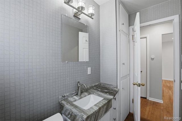 26604 Osmun Street, Madison Heights, MI 48071