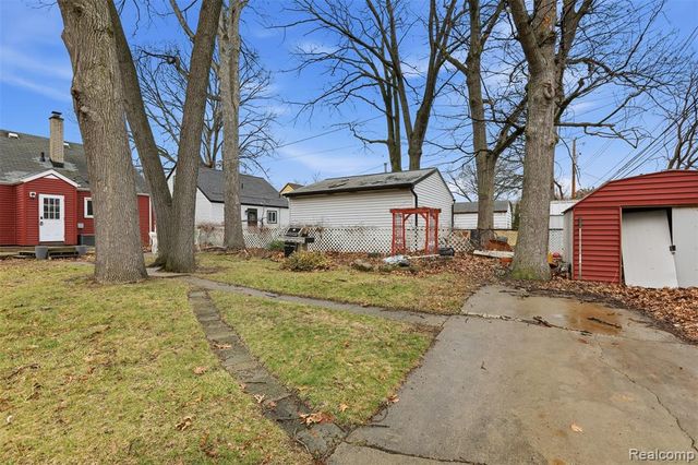 26604 Osmun Street, Madison Heights, MI 48071