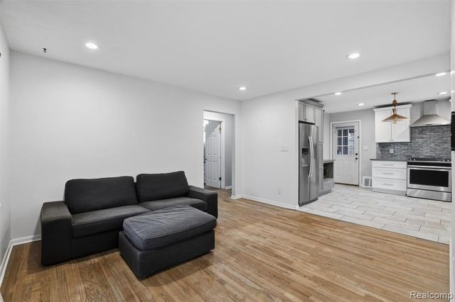 26604 Osmun Street, Madison Heights, MI 48071