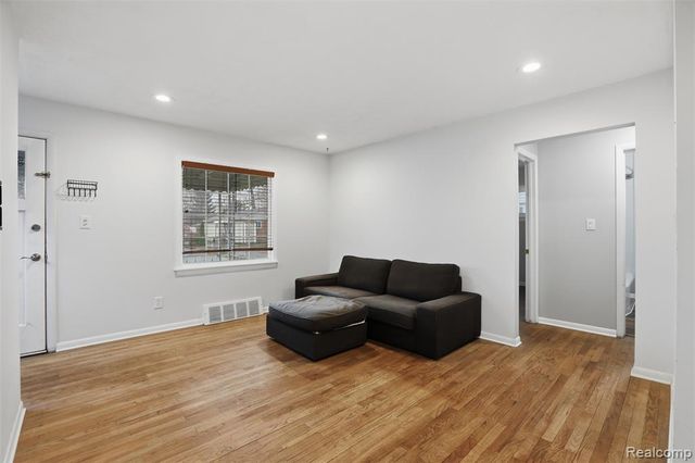 26604 Osmun Street, Madison Heights, MI 48071