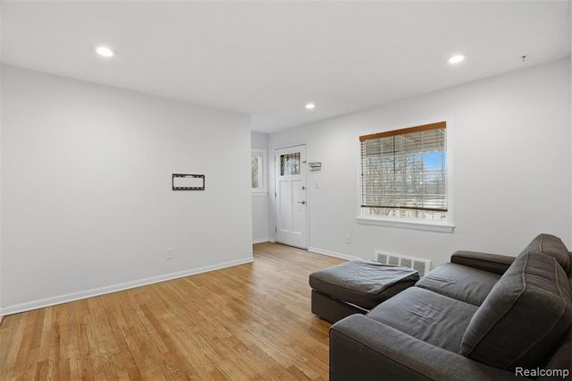 26604 Osmun Street, Madison Heights, MI 48071