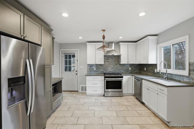 26604 Osmun Street, Madison Heights, MI 48071