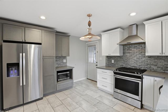 26604 Osmun Street, Madison Heights, MI 48071