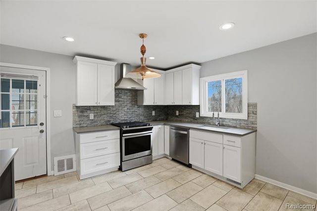 26604 Osmun Street, Madison Heights, MI 48071