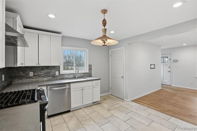 26604 Osmun Street, Madison Heights, MI 48071