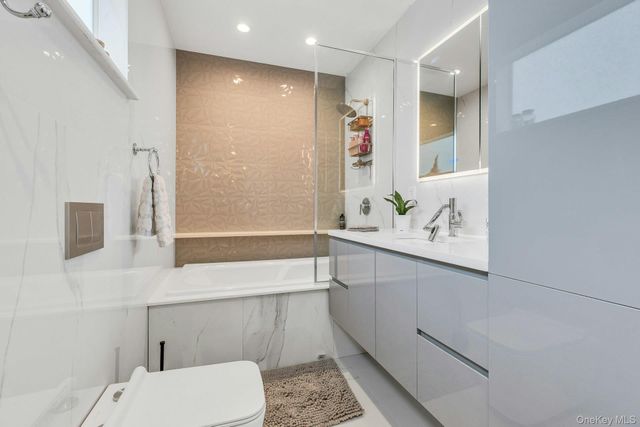 21 Terrell Lane, Hicksville, NY 11801