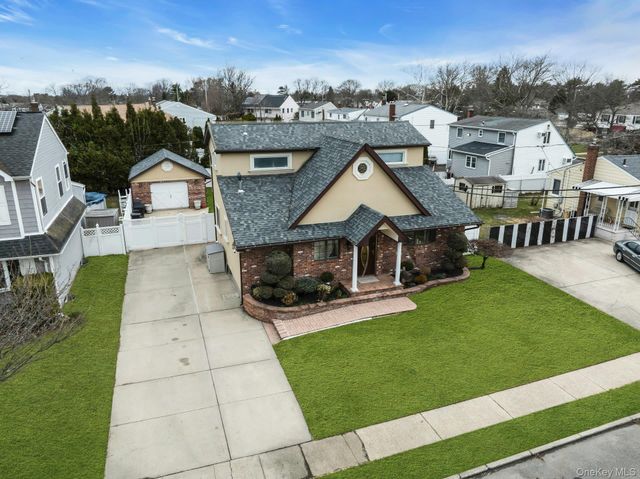 21 Terrell Lane, Hicksville, NY 11801